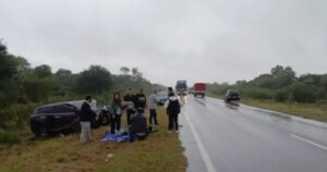 Un futbolista de Newells viajaba a Paraguay para firmar un contrato con un club, chocó y terminó herido en un accidente donde también murió un docente imagen-3
