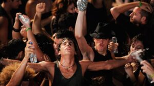 Hace 17 años a alguien se le ocurrió contratar a todos los actores jóvenes de moda en España y hacer una película: el resultado está en Netflix Hace 17 años a alguien se le ocurrió contratar a todos los actores jóvenes de moda en España y hacer una película: el resultado está en Netflix imagen-109