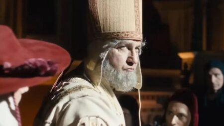 Protagonizada por Gerard Butler, Gal Gadot, Jason Momoa y otros: aquí está el primer tráiler de 'El manuscrito de Dante' de Netflix imagen-109