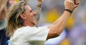 Sebastián Beccacece citó al Indio Solari y mencionó a Bolívar y San Martín tras el triunfo de Ecuador sobre Alemania imagen-2
