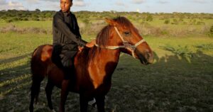 El árbitro somalí deportado por Estados Unidos recibirá el sueldo que le correspondería por dirigir en el Mundial El árbitro somalí deportado por Estados Unidos recibirá el sueldo que le correspondería por dirigir en el Mundial imagen-2