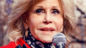 Jane Fonda (88 años): «Estoy acostumbrada a levantarme a las 5:30, así que no pasa nada… excepto dormirme a las 20:00» Jane Fonda (88 años): "Estoy acostumbrada a levantarme a las 5:30, así que no pasa nada... excepto dormirme a las 20:00" imagen-110