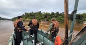 Buscan a un turista que desapareció en las Cataratas del Iguazú: encontraron un manuscrito en inglés cerca de la Garganta del Diablo imagen-4