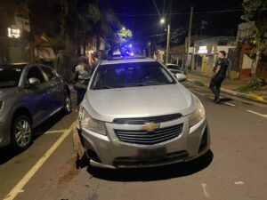 Alcoholizado, chocó dos autos estacionados y terminó detenido en Posadas imagen-2