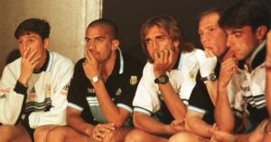 Francia 1998: el falso doping de la Brujita Verón que desató una guerra entre la Selección Argentina y la prensa imagen-1