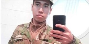 Piden juicio oral para la banda acusada de extorsionar a hombres por apps de citas e instigar al suicidio al soldado misionero en la Quinta de Olivos Piden juicio oral para la banda acusada de extorsionar a hombres por apps de citas e instigar al suicidio al soldado misionero en la Quinta de Olivos imagen-1