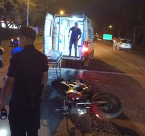 Puerto Esperanza: motociclista resultó herido tras colisionar con un automóvil Puerto Esperanza: motociclista resultó herido tras colisionar con un automóvil imagen-74