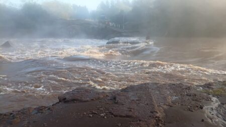 Continúa clausurado el puente provisorio sobre el arroyo Yabebiry por la crecida del cauce imagen-6