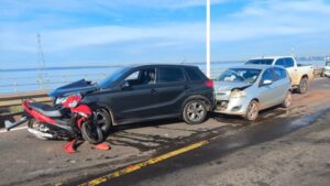 Cuatro vehículos protagonizaron un choque en cadena en el Puente Internacional imagen-2
