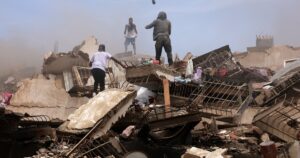 "Estoy desesperada": la historia de una mamá que busca a su hijo de 8 años entre los escombros tras el terremoto en Venezuela imagen-4