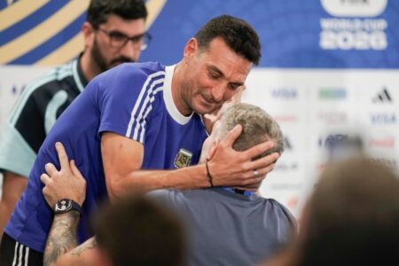 Mundial 2026: la emoción de Scaloni ante las preguntas de Palermo y el brasileño Djalminha en la conferencia de prensa Mundial 2026: la emoción de Scaloni ante las preguntas de Palermo y el brasileño Djalminha en la conferencia de prensa imagen-5