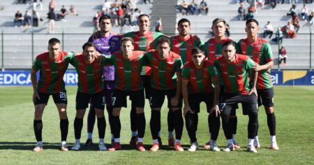 Hinchas solidarios: el plantel no cobró a tiempo, pero ellos acercaron canastas de comida imagen-10
