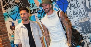 Estilo fútbol: la moda se inspira en el Mundial y los jugadores marcan tendencia con sus looks Estilo fútbol: la moda se inspira en el Mundial y los jugadores marcan tendencia con sus looks imagen-3