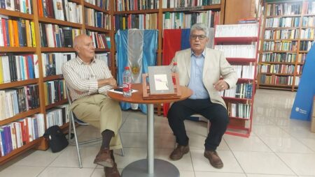 Gira por Europa: “Leyendas en Dos Lenguas – Mombe’ugua’u Mokõi Ñe’ẽme” llevó la palabra guaraní de Misiones a España Gira por Europa: “Leyendas en Dos Lenguas – Mombe’ugua’u Mokõi Ñe’ẽme” llevó la palabra guaraní de Misiones a España imagen-4