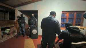 Golpe a una banda de asaltantes: recuperan más de 14 millones de pesos y detienen a dos sospechosos imagen-1