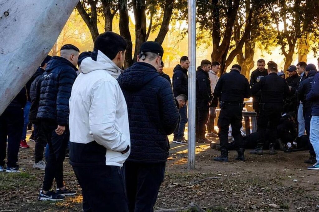 Mataron a golpes a un policía que participaba del operativo de seguridad de un partido regional imagen-96