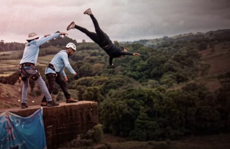 Qué se sabe de la tragedia en Brasil donde una joven de 21 años murió tras un salto de bungee jumping imagen-8
