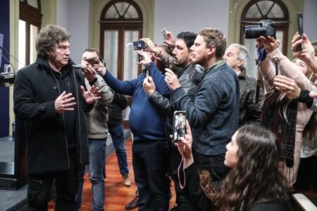 Se mantienen las restricciones al trabajo de la prensa en la Casa Rosada imagen-6