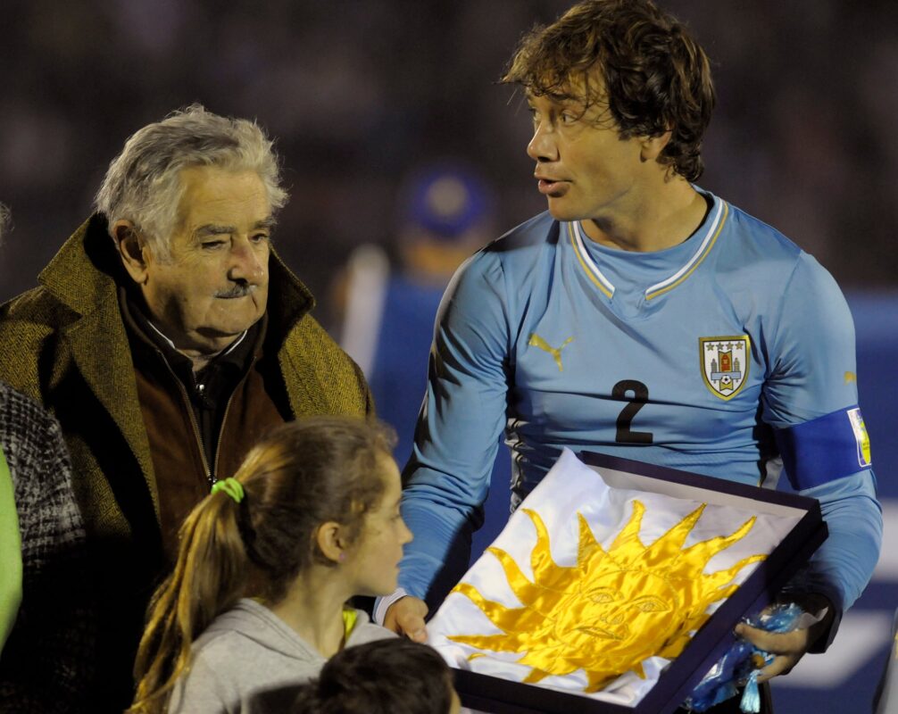 Diego Lugano volvió a hablar de los penales de Messi en Qatar… y ahora apuntó a Cristiano Ronaldo Diego Lugano volvió a hablar de los penales de Messi en Qatar... y ahora apuntó a Cristiano Ronaldo imagen-98