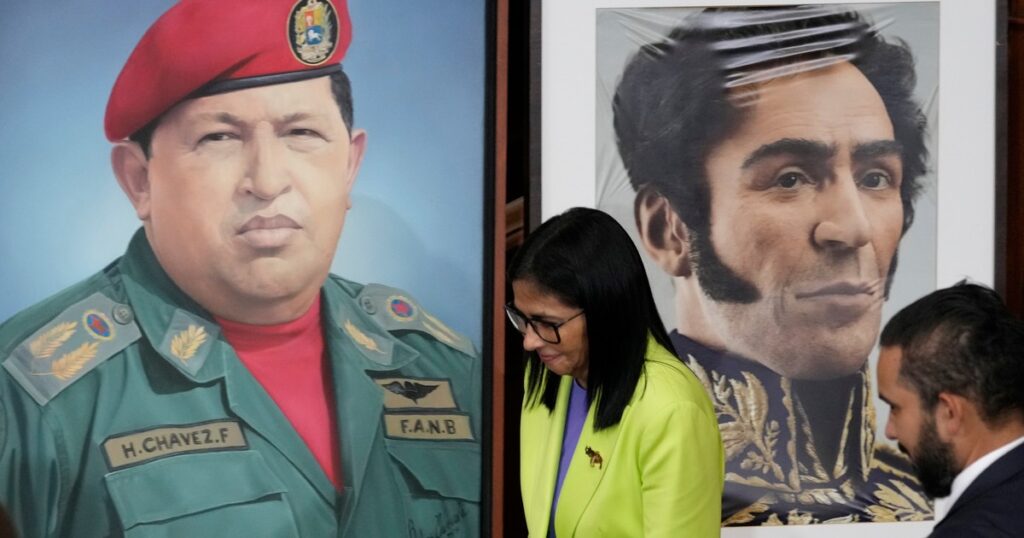 Adiós en Venezuela a la era de «¡Unidos Venceremos!»: el poder chavista muestra grietas con rumores de traición Adiós en Venezuela a la era de "¡Unidos Venceremos!": el poder chavista muestra grietas con rumores de traición imagen-94