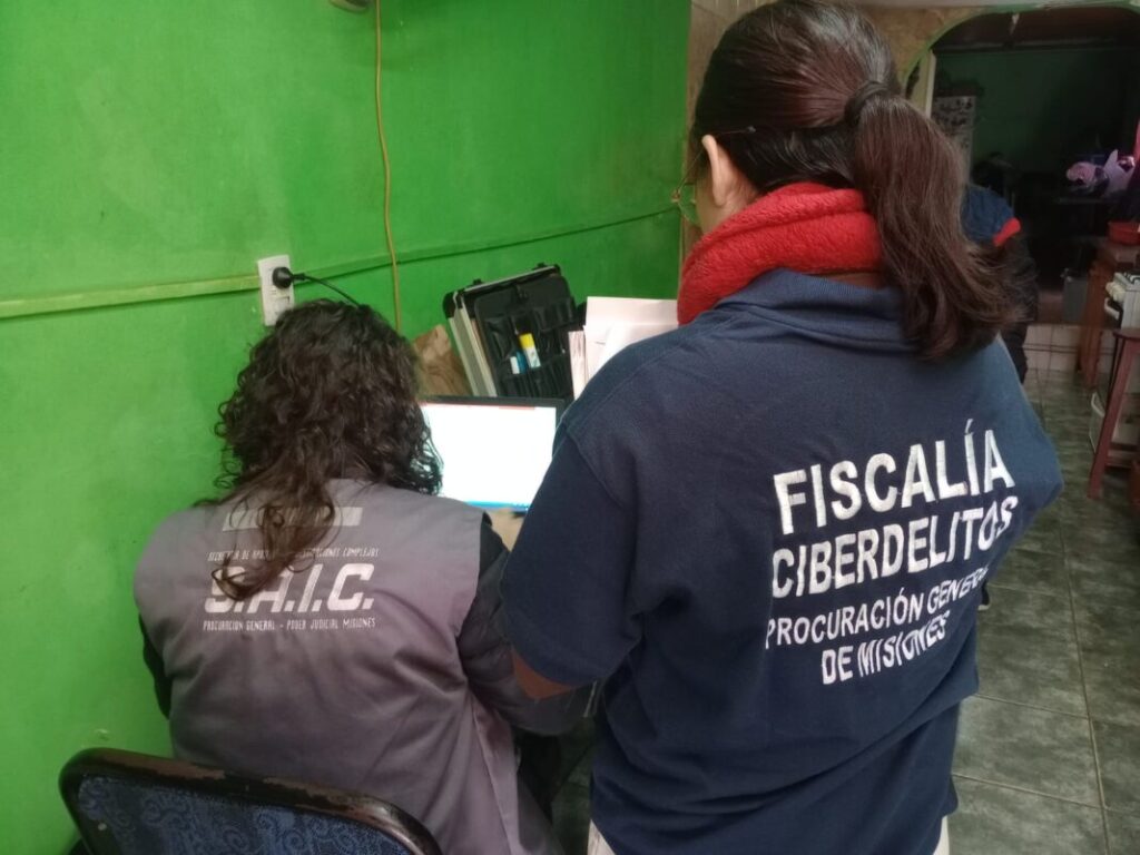 Investigación por tráfico de MASI: secuestraron celulares y una tablet tras un allanamiento en Posadas Investigación por tráfico de MASI: secuestraron celulares y una tablet tras un allanamiento en Posadas imagen-5