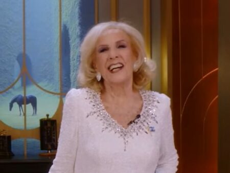 La noche de Mirtha: del look en blanco de la Chiqui al llamativo comentario sobre su encuentro con Lionel Scaloni imagen-11