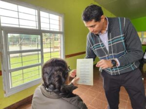 Mirar Mejor llegó a Dos Arroyos y cientos de vecinos accedieron a controles visuales y anteojos gratuitos imagen-1