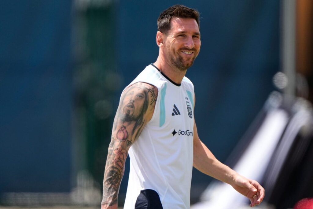 Compañeros, exfutbolistas y dirigentes saludaron a Messi por su cumpleaños 39: “Cambió la historia” imagen-5