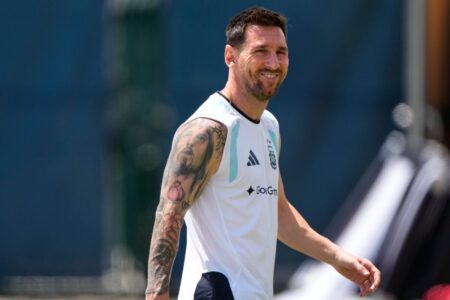 Compañeros, exfutbolistas y dirigentes saludaron a Messi por su cumpleaños 39: “Cambió la historia” imagen-9