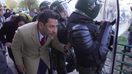 Adrián Nuñez y referentes de LLA recibieron huevazos en Santa Cruz imagen-11