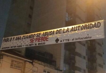 Lo echaron por mala conducta, llevó el reclamo a la Justicia y colgó un pasacalles frente al colegio imagen-7