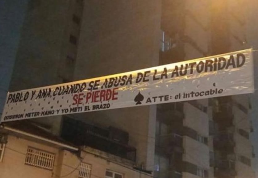 Lo echaron por mala conducta, llevó el reclamo a la Justicia y colgó un pasacalles frente al colegio imagen-4