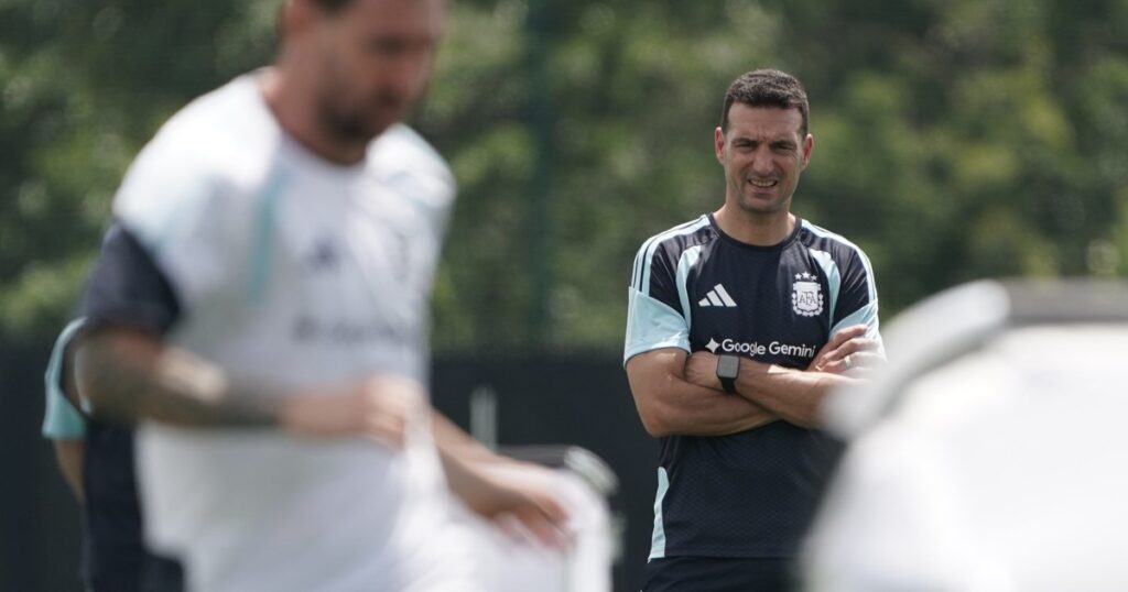 Scaloni y el armado del 11 para el debut: las dudas por los tocados y las opciones imagen-5