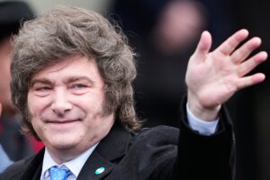 Javier Milei y sus medidas, en vivo: un año de prisión domiciliaria de Cristina Kirchner y el oficialismo resguarda a Adorni Javier Milei y sus medidas, en vivo: un año de prisión domiciliaria de Cristina Kirchner y el oficialismo resguarda a Adorni imagen-2