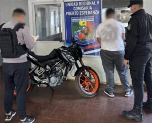 Puerto Esperanza: circulaba en una motocicleta robada y terminó detenido imagen-72