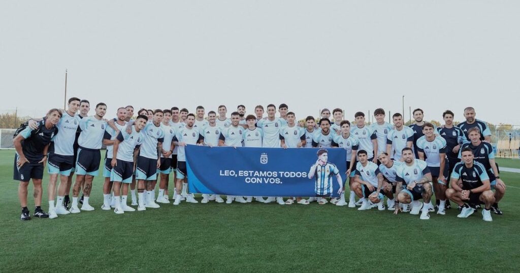 La bandera especial que los jugadores de la Selección le dedicaron a Balerdi imagen-5
