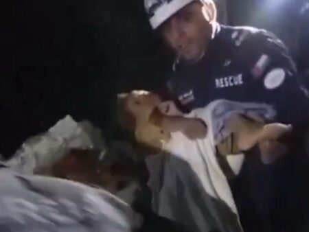 Rescatan a un niño de tres años que sobrevivió seis días bajo los escombros tras los terremotos en Venezuela imagen-7