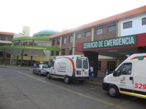 Se descompensó en plena calle, llegó con vida al hospital y murió: investigan las causas imagen-1