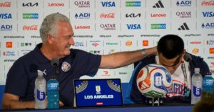 Video: Diego Gómez lloró a lado de Alfaro por debutar en el Mundial Video: Diego Gómez lloró a lado de Alfaro por debutar en el Mundial imagen-2
