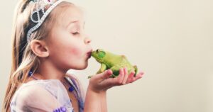 La psicología dice que las personas que leen cuentos de hadas antes de dormir activan procesos mentales en el cerebro incluso cuando son adultos imagen-2