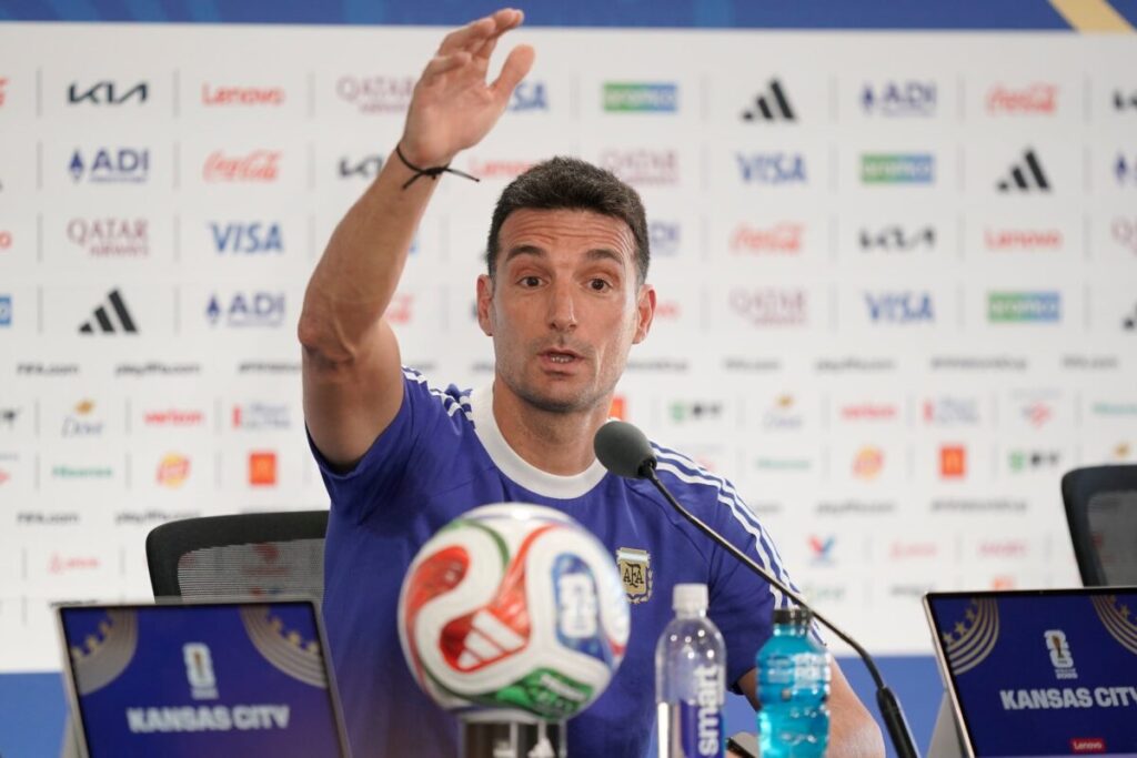Lionel Scaloni, el DT que entra al club de los elegidos y busca defender la corona de campeón imagen-5