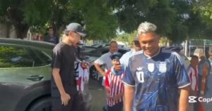 Teo Gutiérrez a lo Teo: apareció con la 10 de Messi, pero "Colombia será campeón" imagen-2