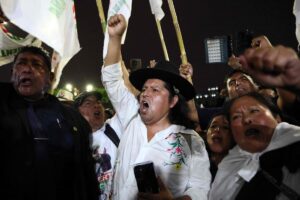 Balotaje en Perú: El conteo rápido da un empate técnico entre Keiko Fujimori y Sánchez y se define voto a voto imagen-3