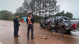 Violento choque entre una camioneta y un camión dejó dos heridos en Fracrán imagen-1