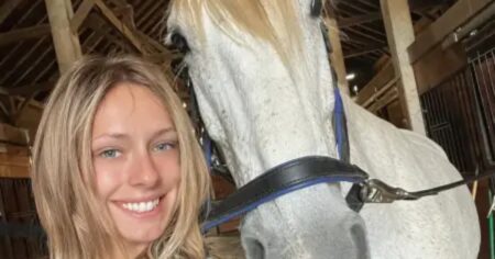 Una joven de 25 años murió tras caerle encima un caballo en un trágico accidente: el animal tampoco sobrevivió imagen-5