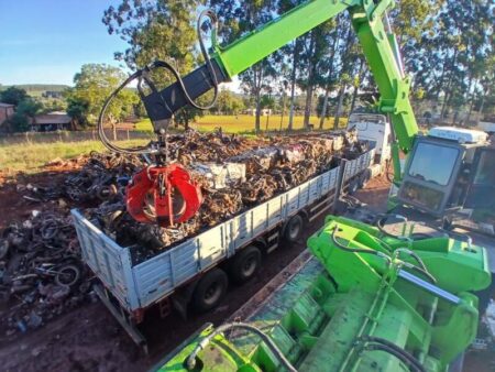 Más de 28 toneladas de chatarra fueron retiradas de comisarías del Norte: compactaron cerca de 700 vehículos secuestrados imagen-20