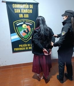 Escapó de un control de tránsito y sus familiares atacaron a los policías: una mujer terminó detenida imagen-4