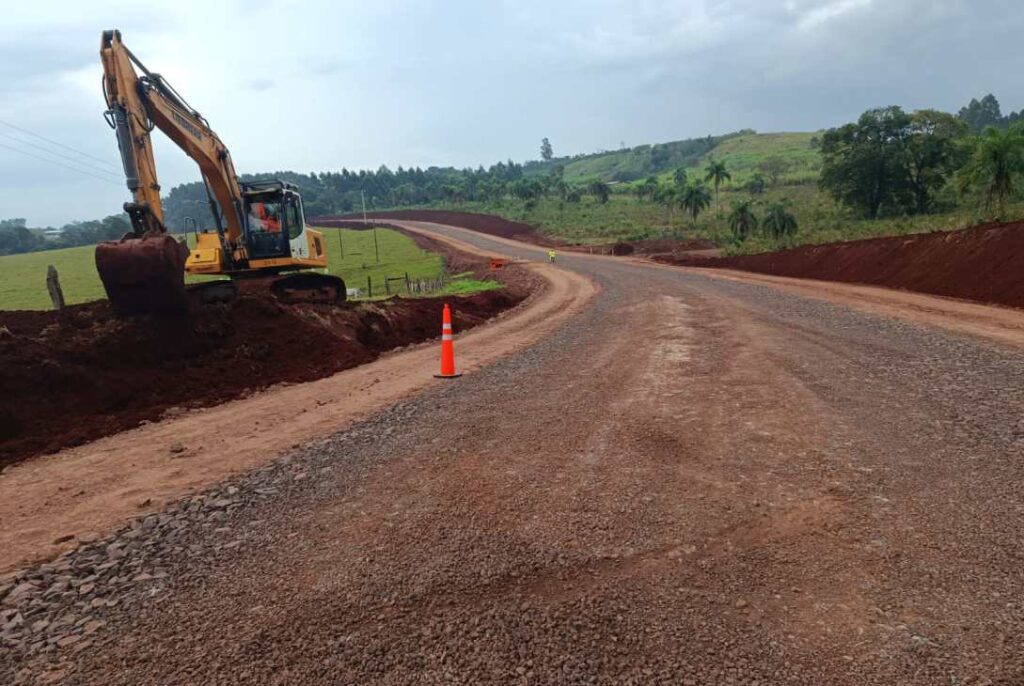 Avanza la pavimentación de la ruta 15 en El Soberbio: “Es impulso al desarrollo y favorecerá el acceso a la educación” imagen-5