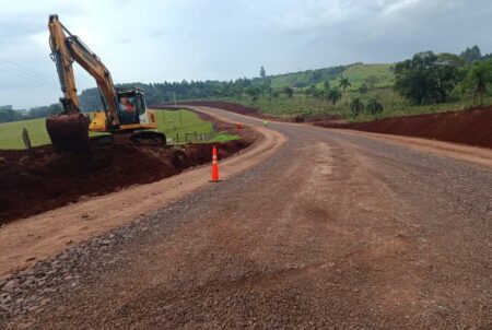 Avanza la pavimentación de la ruta 15 en El Soberbio: “Es impulso al desarrollo y favorecerá el acceso a la educación” imagen-118