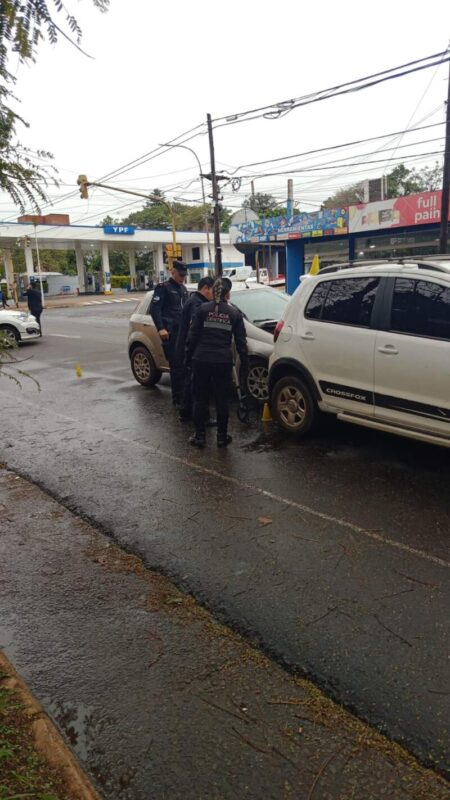 Choque en cadena entre tres vehículos dejó tres lesionados en Posadas imagen-13